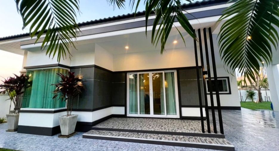 For sale 3 bedrooms house in East Pattaya, Pattaya