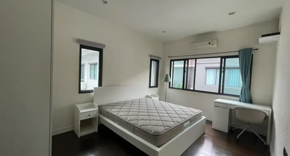 For rent 5 bedrooms house in Bang Kapi, Bangkok