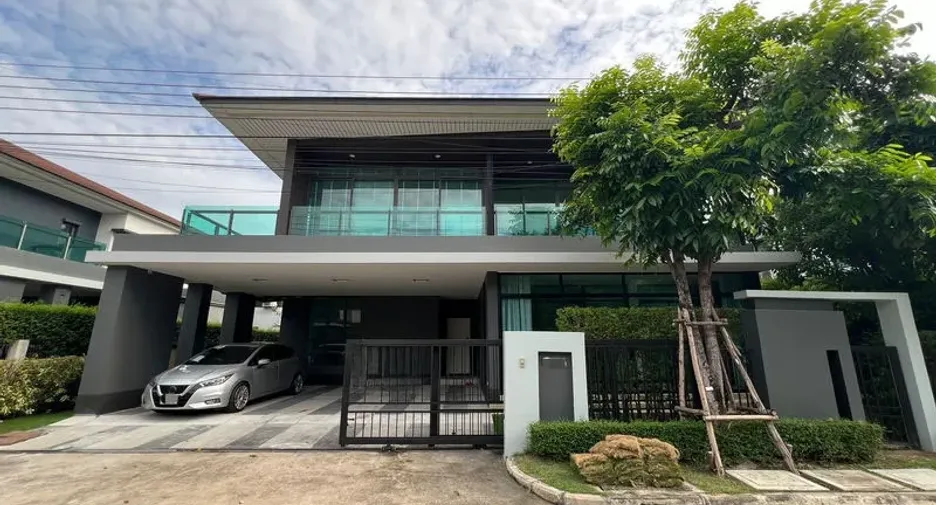 For rent 5 bedrooms house in Bang Kapi, Bangkok