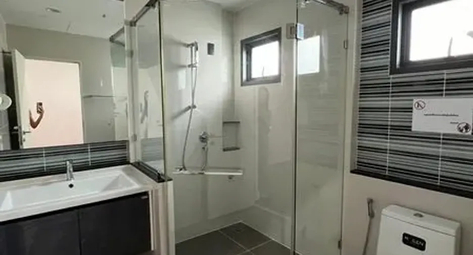For rent 5 bedrooms house in Bang Kapi, Bangkok