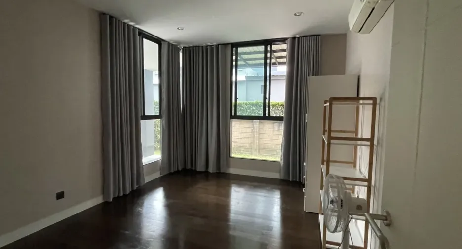 For rent 5 bedrooms house in Bang Kapi, Bangkok
