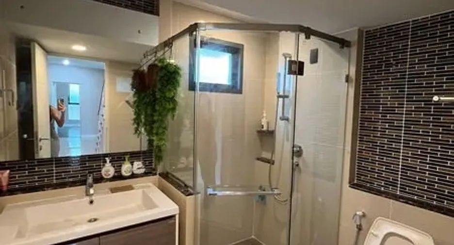 For rent 5 bedrooms house in Bang Kapi, Bangkok