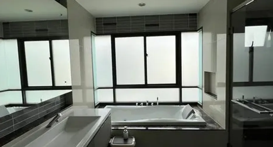 For rent 5 bedrooms house in Bang Kapi, Bangkok