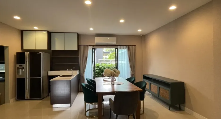For rent 5 bedrooms house in Bang Kapi, Bangkok