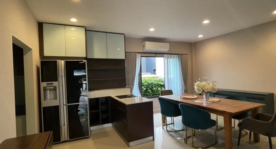 For rent 5 bedrooms house in Bang Kapi, Bangkok