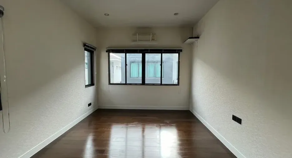 For rent 5 bedrooms house in Bang Kapi, Bangkok