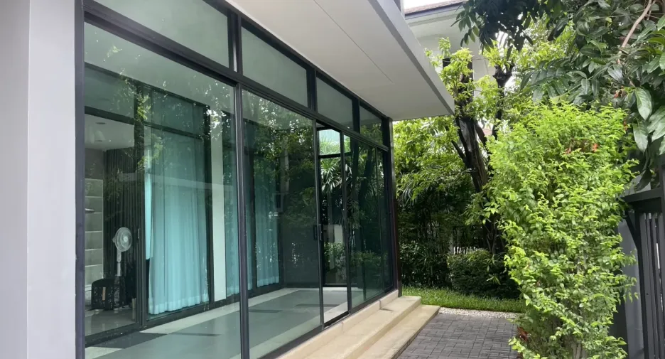 For rent 5 bedrooms house in Bang Kapi, Bangkok