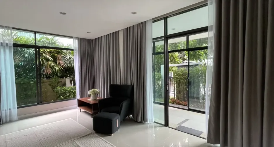 For rent 5 bedrooms house in Bang Kapi, Bangkok