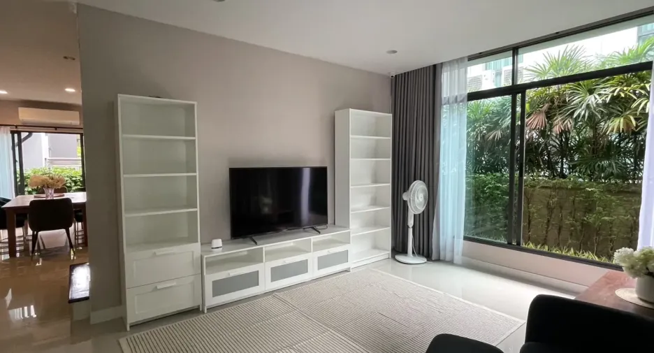 For rent 5 bedrooms house in Bang Kapi, Bangkok