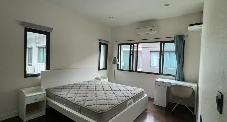 For rent 5 bedrooms house in Bang Kapi, Bangkok
