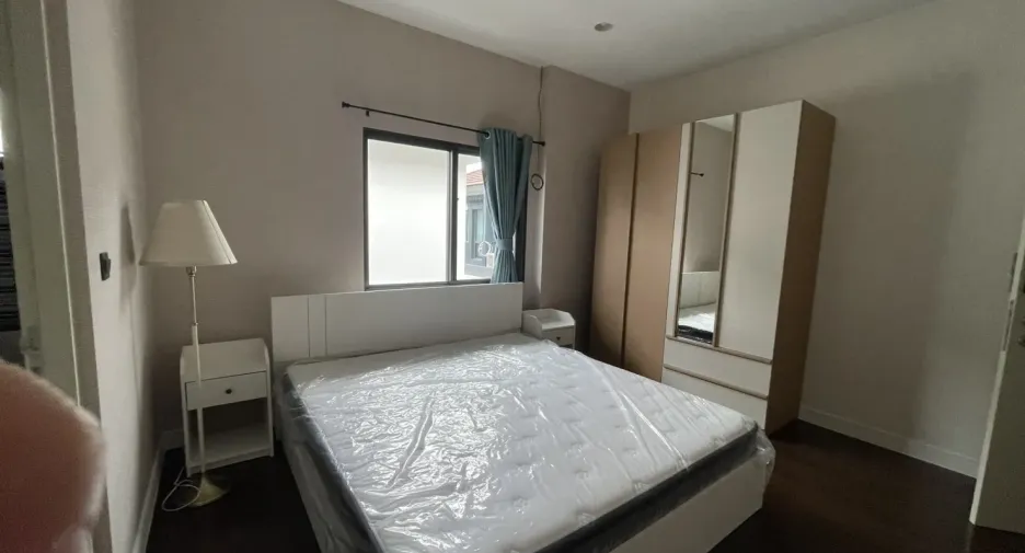 For rent 5 bedrooms house in Bang Kapi, Bangkok