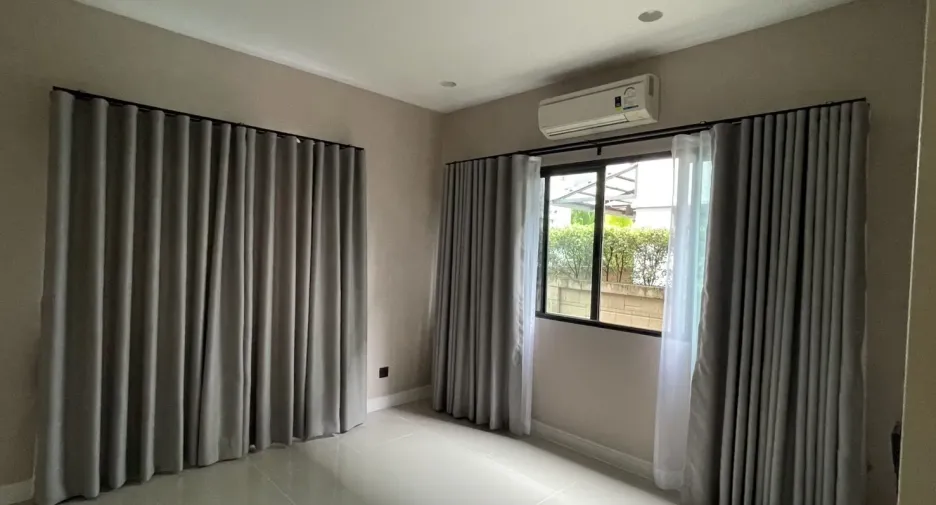 For rent 5 bedrooms house in Bang Kapi, Bangkok