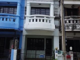 For sale 4 Beds townhouse in Sam Phran, Nakhon Pathom