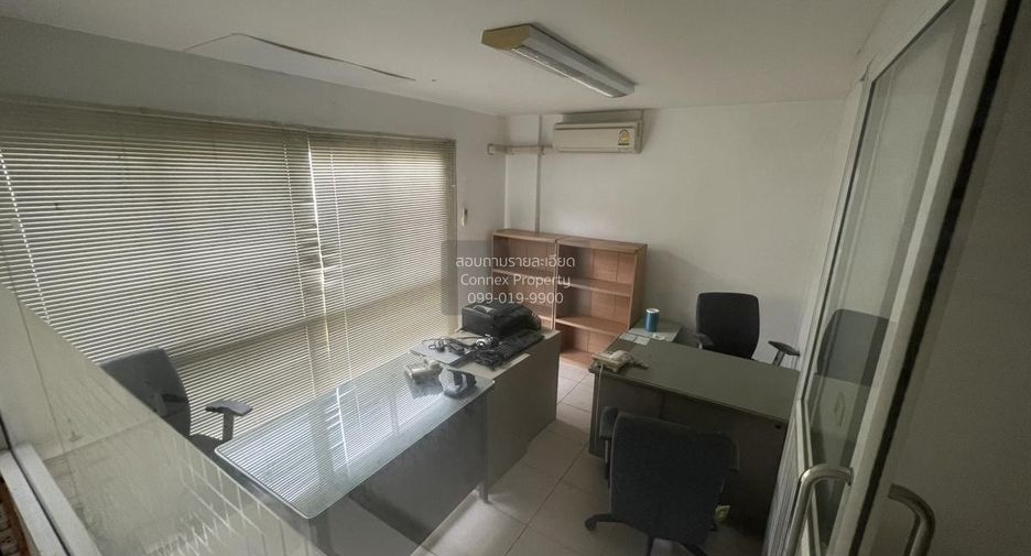 For rent 4 bedrooms retail Space in Khlong San, Bangkok