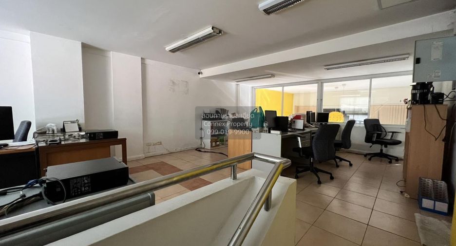 For rent 4 bedrooms retail Space in Khlong San, Bangkok