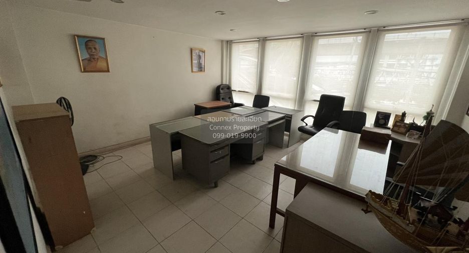 For rent 4 bedrooms retail Space in Khlong San, Bangkok