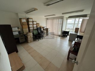 For rent 4 bedrooms retail Space in Khlong San, Bangkok