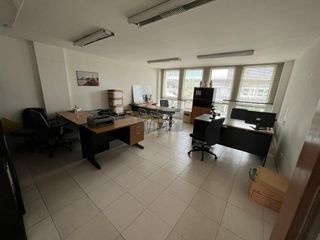 For rent 4 bedrooms retail Space in Khlong San, Bangkok