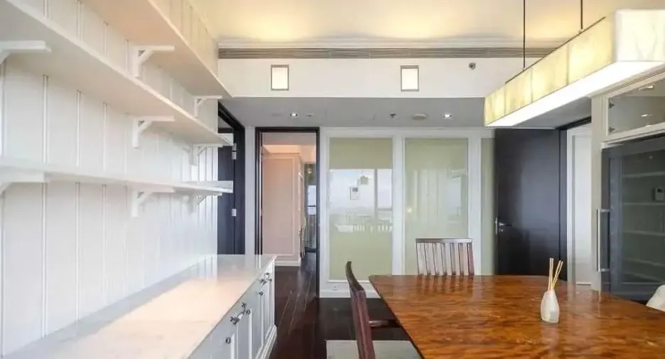 For rent 4 bedrooms condo in Sathon, Bangkok
