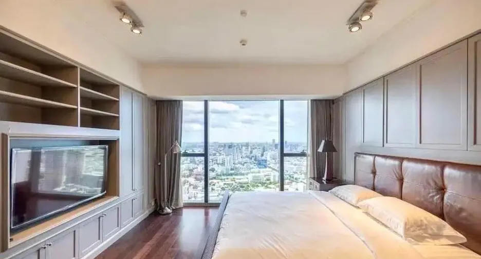 For rent 4 bedrooms condo in Sathon, Bangkok