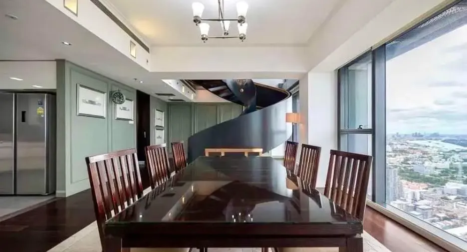For rent 4 bedrooms condo in Sathon, Bangkok