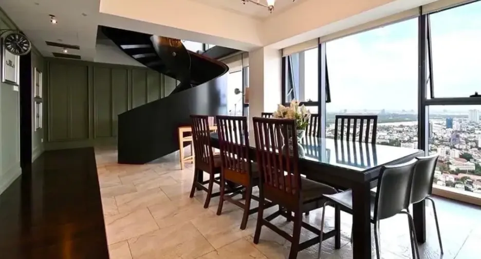 For rent 4 bedrooms condo in Sathon, Bangkok