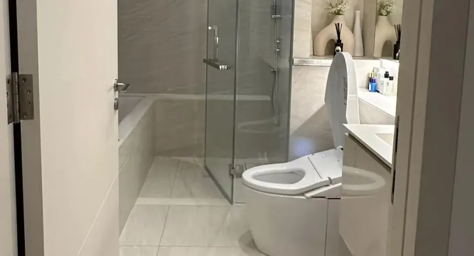 For sale 1 bed condo in Khlong Toei, Bangkok