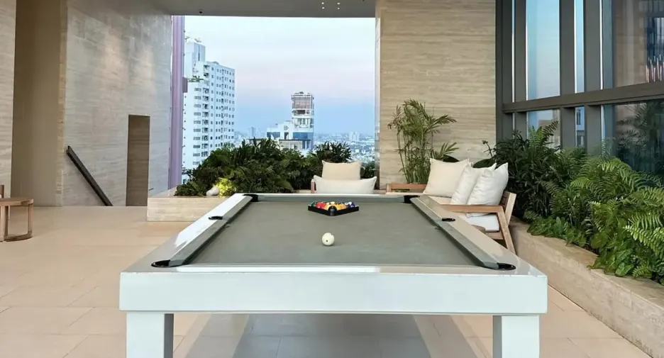 For sale 1 bed condo in Khlong Toei, Bangkok