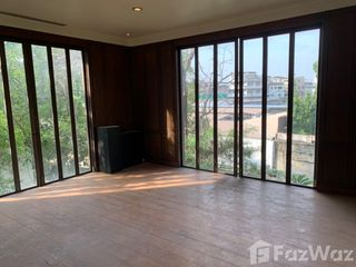 For sale 4 Beds house in Thon Buri, Bangkok