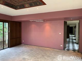 For sale 4 Beds house in Thon Buri, Bangkok