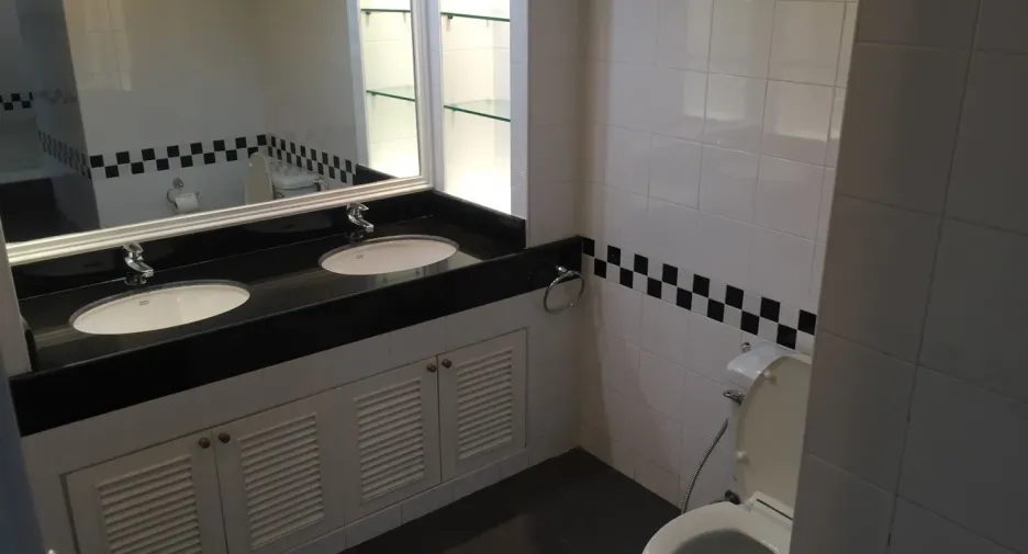 For sale 4 bed condo in Watthana, Bangkok