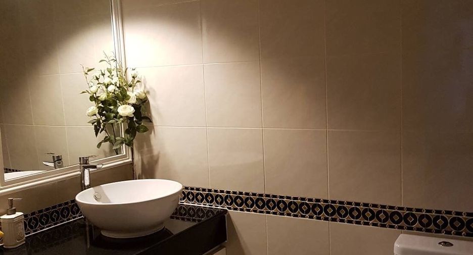 For sale 4 bed condo in Watthana, Bangkok