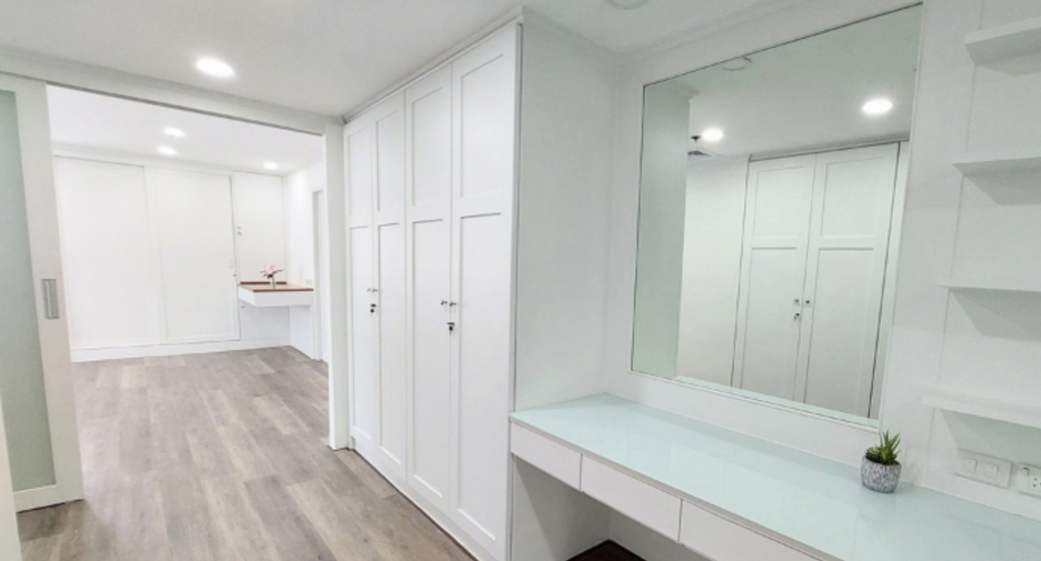 For sale 3 bed condo in Watthana, Bangkok