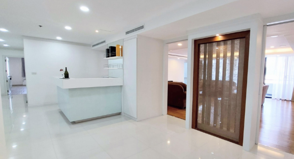 For sale 3 bed condo in Watthana, Bangkok