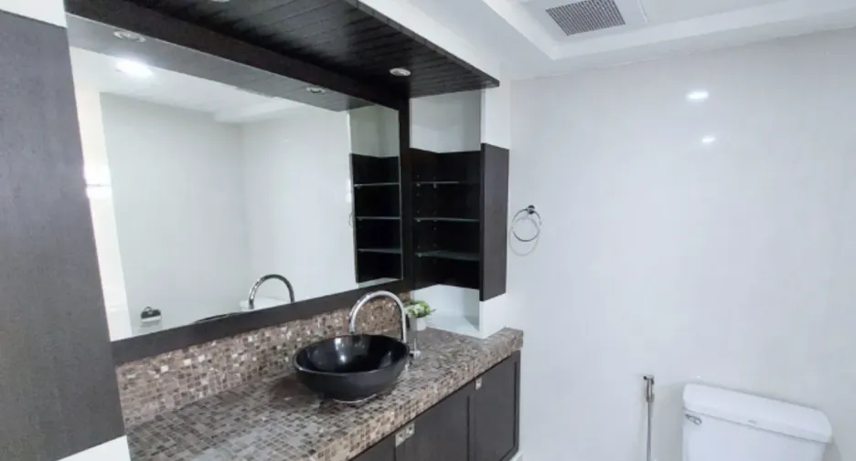 For sale 3 bed condo in Watthana, Bangkok