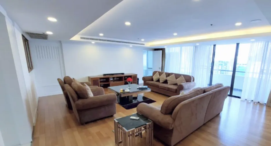 For sale 3 bed condo in Watthana, Bangkok