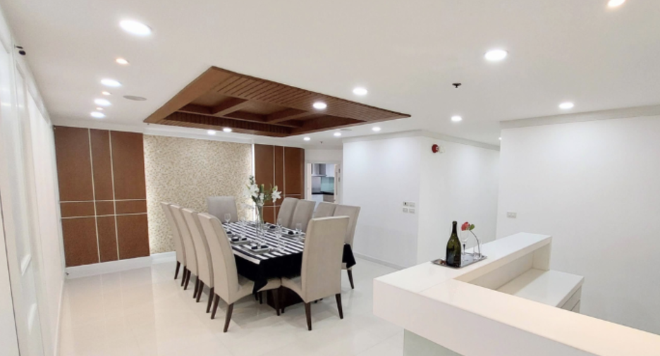 For sale 3 bed condo in Watthana, Bangkok