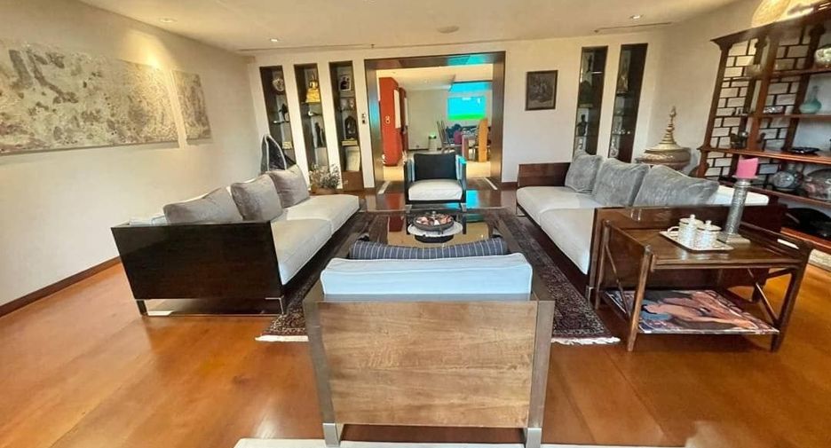 For sale 3 bed condo in Watthana, Bangkok