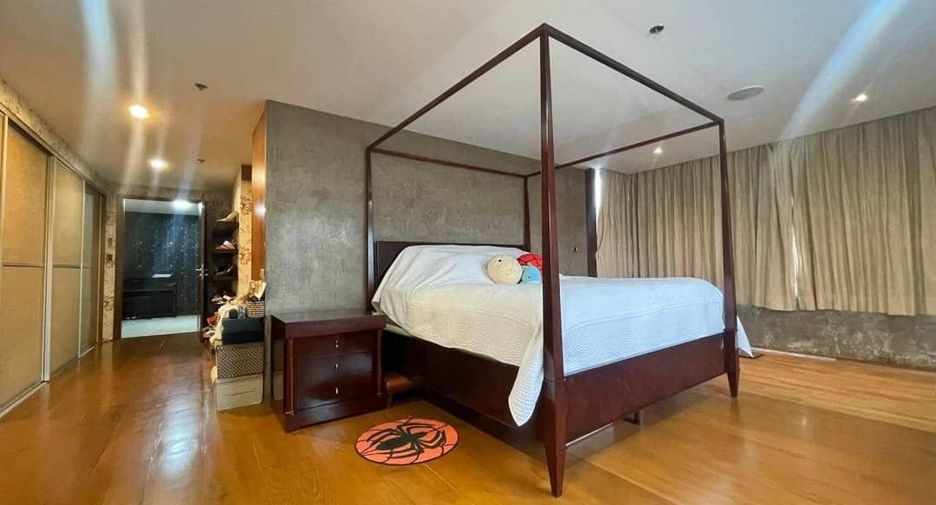 For sale 3 bed condo in Watthana, Bangkok