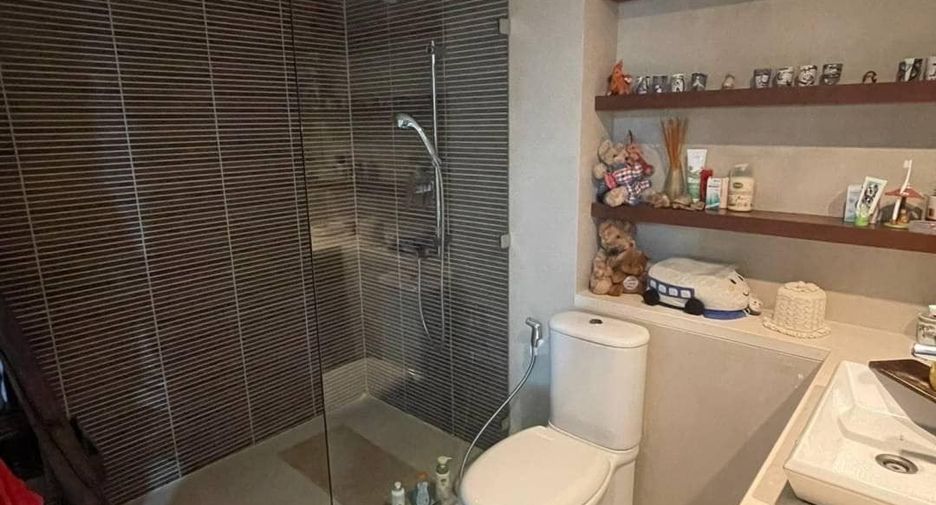 For sale 3 bed condo in Watthana, Bangkok