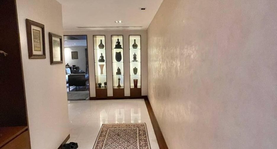 For sale 3 bed condo in Watthana, Bangkok