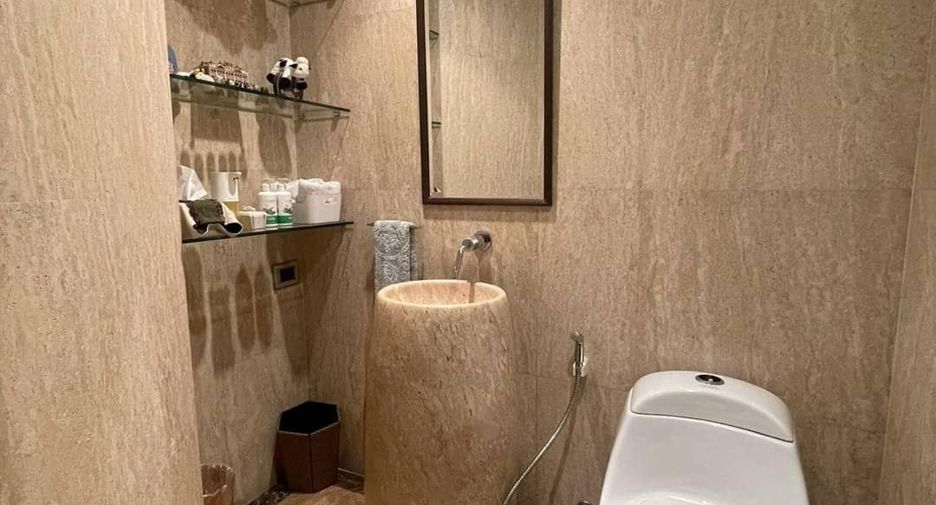 For sale 3 bed condo in Watthana, Bangkok