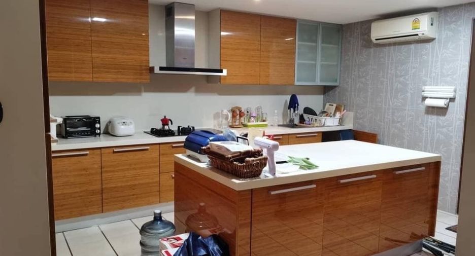 For sale 3 bed condo in Watthana, Bangkok