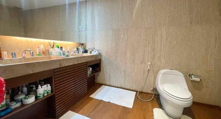 For sale 3 bed condo in Watthana, Bangkok