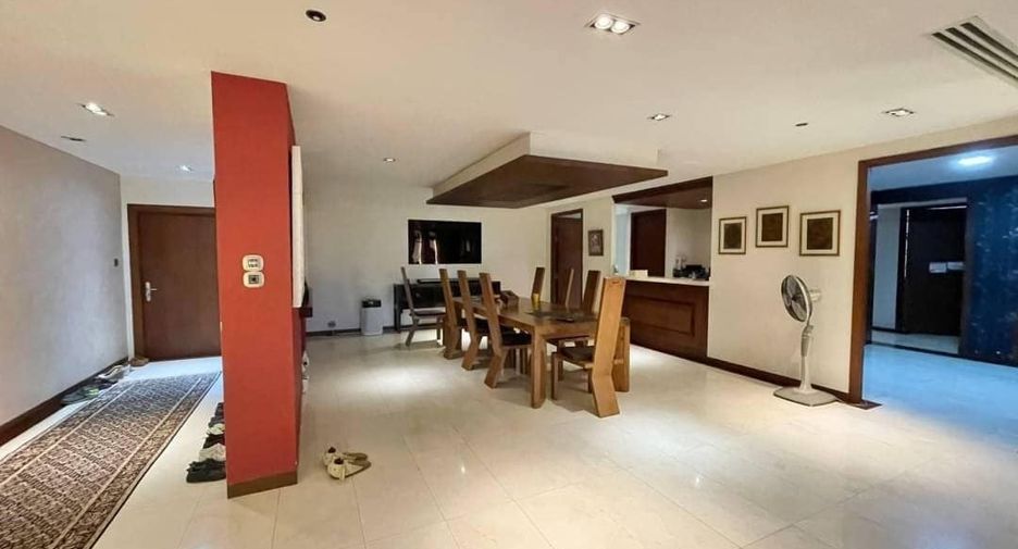 For sale 3 bed condo in Watthana, Bangkok