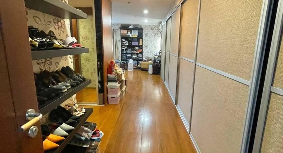 For sale 3 bed condo in Watthana, Bangkok
