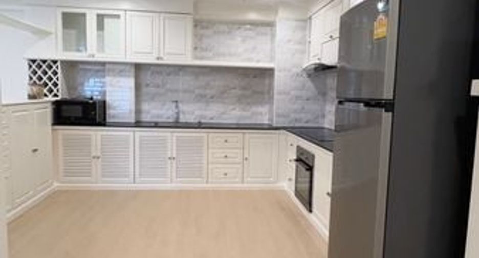For rent 3 Beds apartment in Khlong Toei, Bangkok