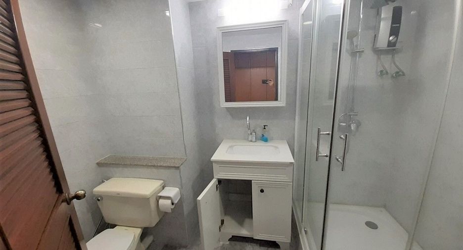 For sale studio condo in Watthana, Bangkok