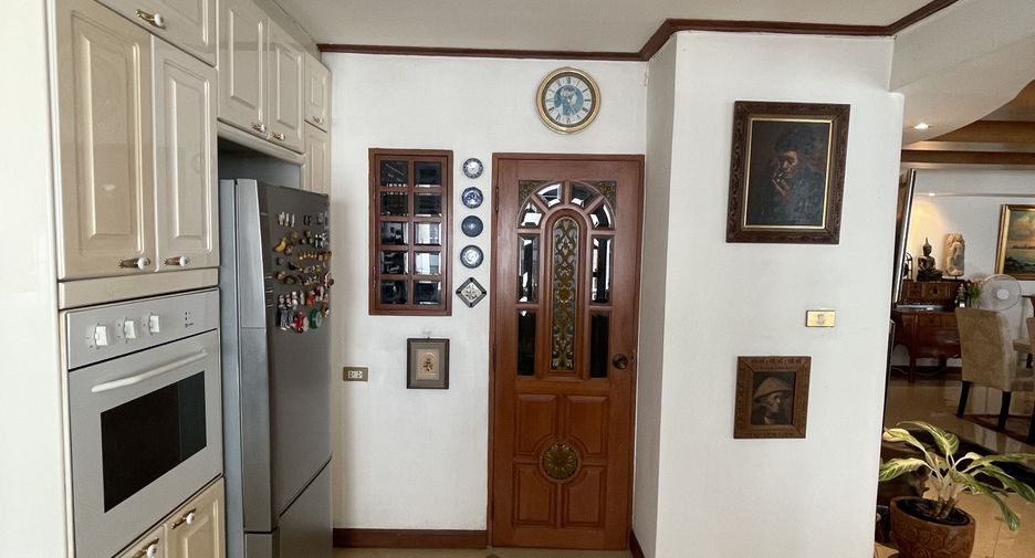 For sale 2 Beds condo in Khlong Toei, Bangkok