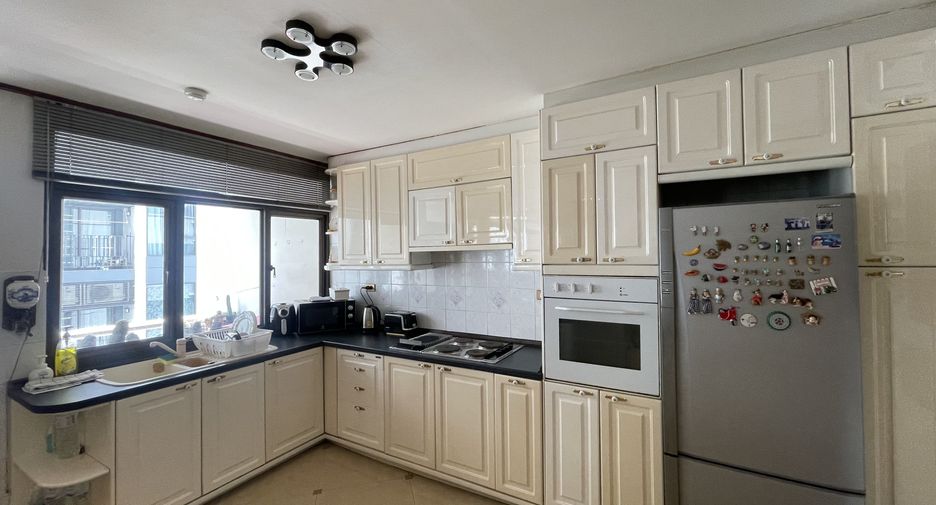 For sale 2 Beds condo in Khlong Toei, Bangkok